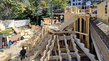 Die Freitreppe aus Holz wird den Ebertplatz mit dem Eigelstein verbinden. (Bild: Chris Schroeer-Heiermann)