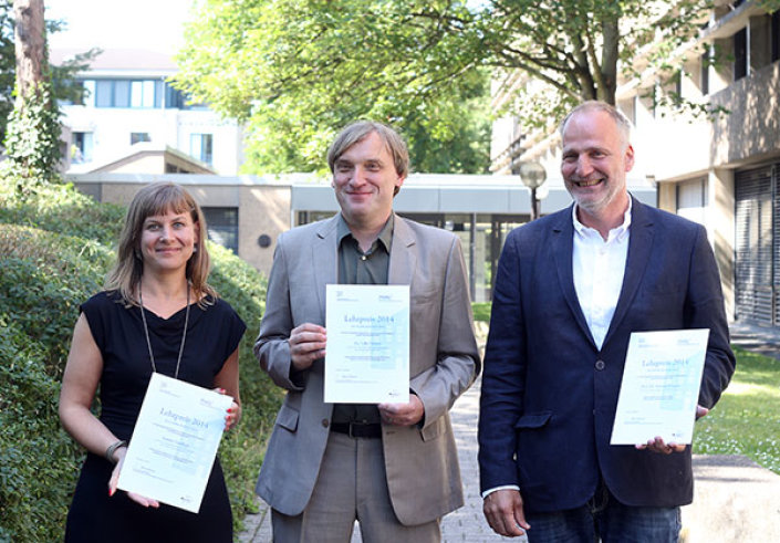 Die Gewinner des diesjährigen Lehrpreises (v. l.) Simone Sandholz, Dr. Udo Nehren, Prof. Dr. Michael Hagen.