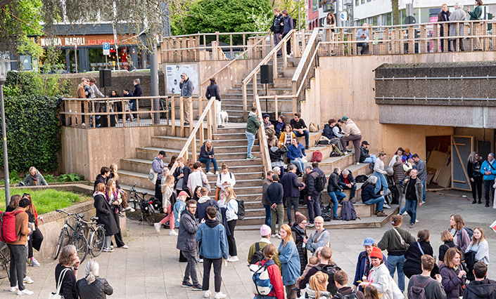 Beim „Treppenfest“ wurde ein Bericht zum Stand der Freitreppe vorgestellt. Zudem wurde ein Ausblick auf weitere Entwicklungen auf dem Ebertplatz gegeben.