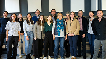 Die neun Studierenden und die Jury des Projekts.  (Bild: Heike Fischer/TH Köln)